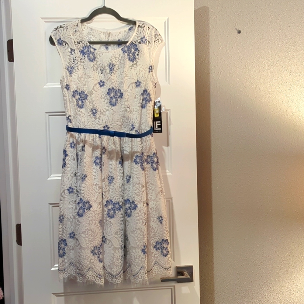 Leslie Fay white lace with blue flower dress - NWT